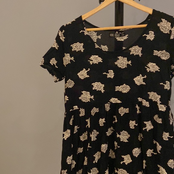 Rebel rogue dress with floral print in back and white. Size M. - Picture 2 of 4